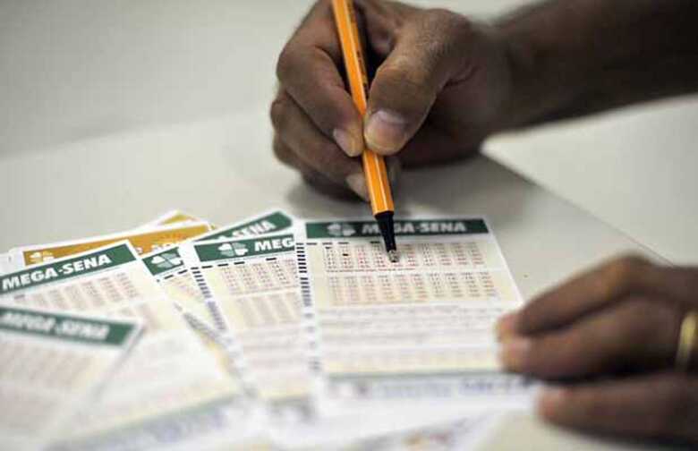 A Quina teve 33 apostas ganhadoras e vai pagar R$ 75.294,40 a cada