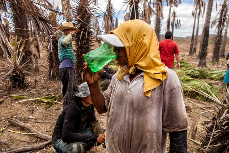 As organizações representantes das vítimas colaboram na solução de trâmites burocráticos relacionados a seis trabalhadores que morreram