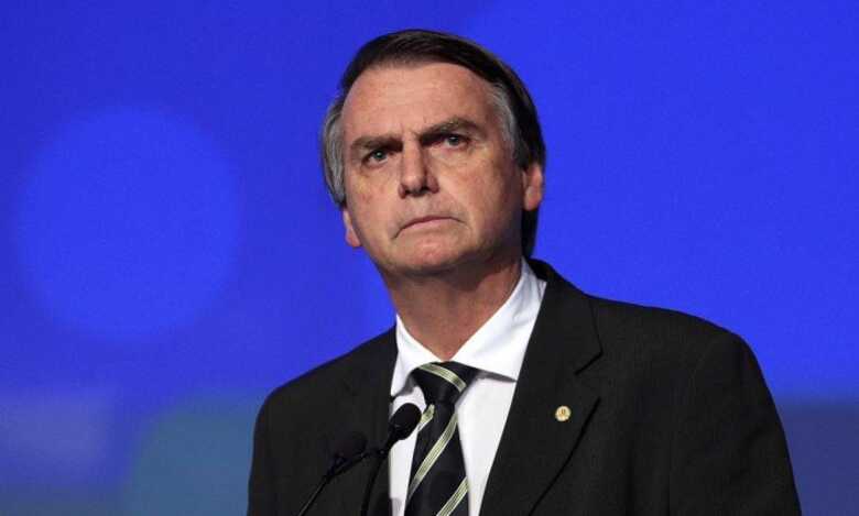 Jair Bolsonaro usou seu Twitter para "retrucar" Mourão