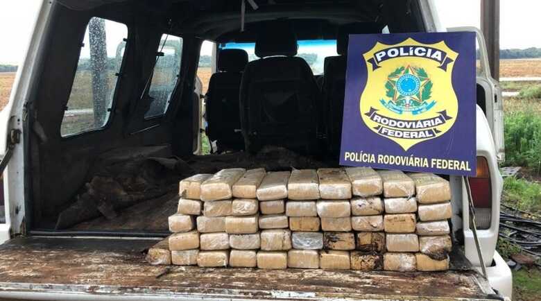 A motorista foi encaminhada juntamente com o veículo e a droga para a Polícia Federal de Ponta Porã