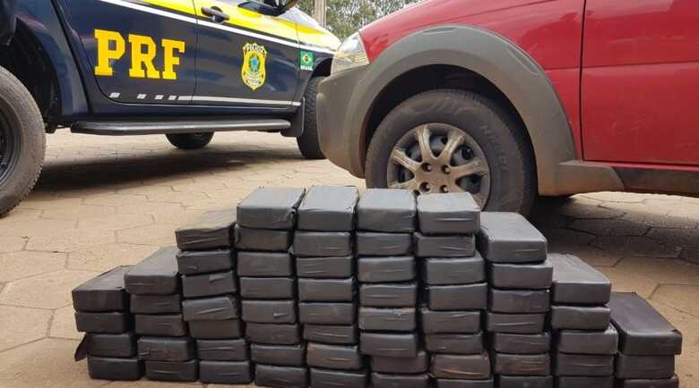 A droga estava em um compartimento oculto no assoalho da carroceria e no tanque de combustível