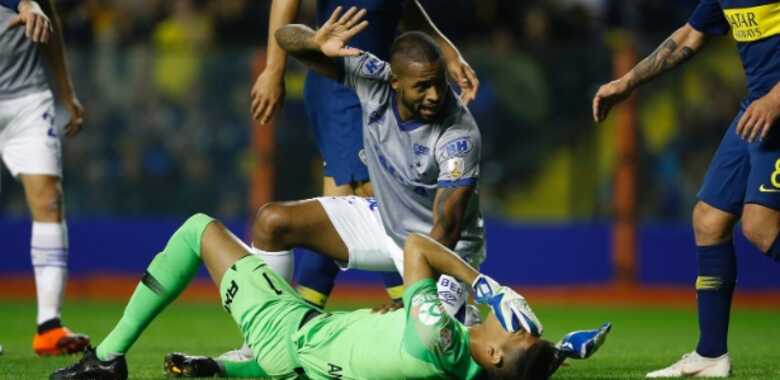 Cruzeiro saiu derrotado em jogo marcado por expulsão injusta de Dedé no segundo tempo