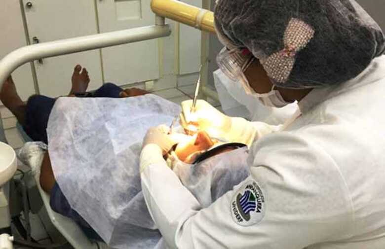A equipe do curso de odontologia realizará orientação sobre higiene bucal