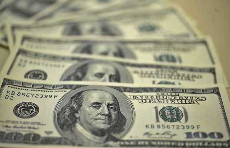 O dólar fechou em baixa de 1,27%