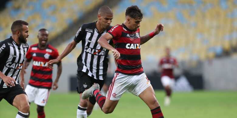 Lucas Paquetá marcou o gol da vitória do Flamengo por 2 a 1 sobre o Atlético-MG