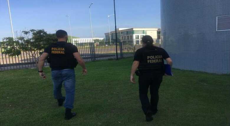 Os suspeitos teriam sido beneficiados com a inserção de dados falsos de imóveis rurais