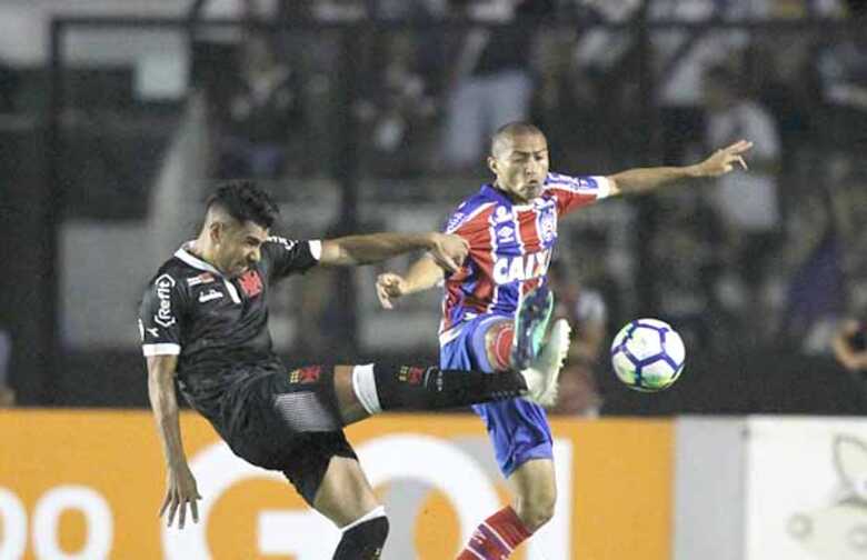 Vasco venceu o Bahia por 2 a 1 e deixou a zona de rebaixamento