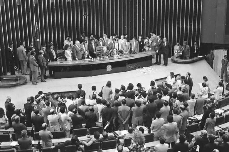 Ao completar 30 anos de sua promulgação, a possibilidade de uma nova Constituinte tem sido levantada por candidatos à Presidência da República.