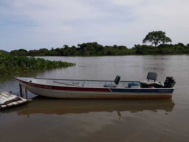 Embarcação envolvida no acidente, neste trecho o leito do rio tem de oito a dez metros de profundidade