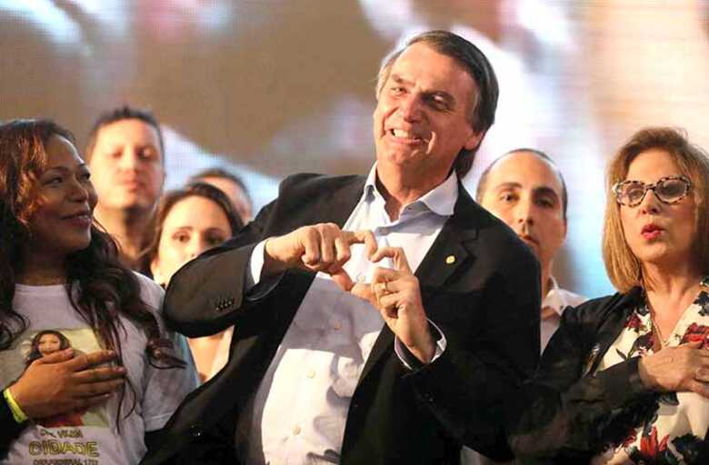 Bolsonaro em campanha: "nunca fiz conchavos" e "sempre defendeu os valores da família"