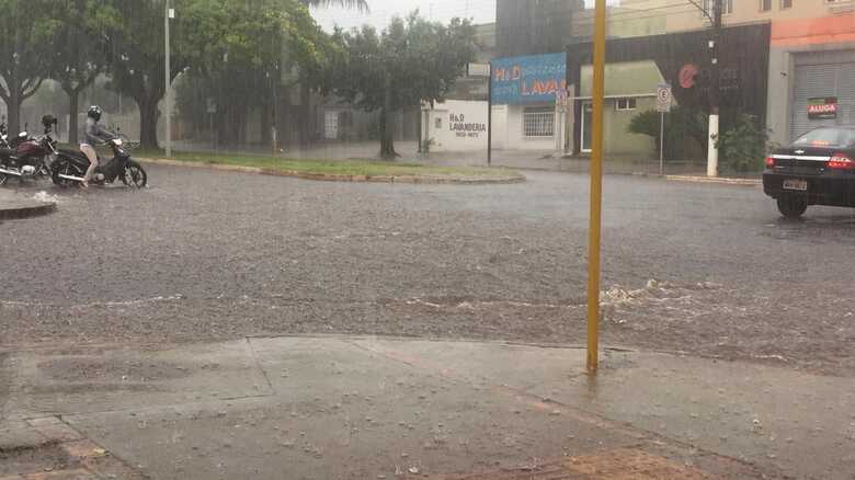 A chuva registrada acumulou o total de 43,8 milímetros, sendo o terceiro maior registro do mês