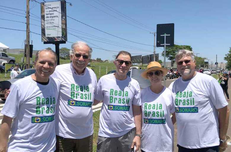 Deputados eleitos Coronel David e Luis Ovando, pedem votos na av. Afonso Pena para o presidenciável do PSL