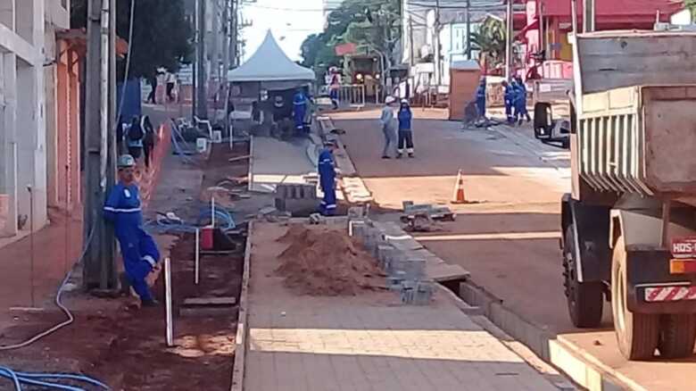 Para acelerar as obras ainda mais e diminuir os impactos aos lojistas, uma equipe poderá trabalhar durante a noite