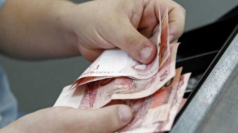 Os servidores que possuem conta em outros bancos, poderão sacar o pagamento a partir de segunda-feira
