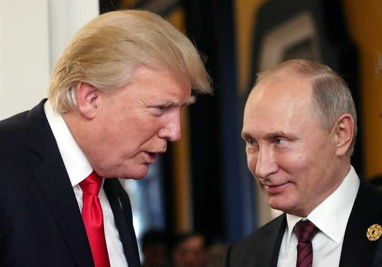 Os presidentes Donald Trump, dos Estados Unidos e Vladimir Putin, da Rússia