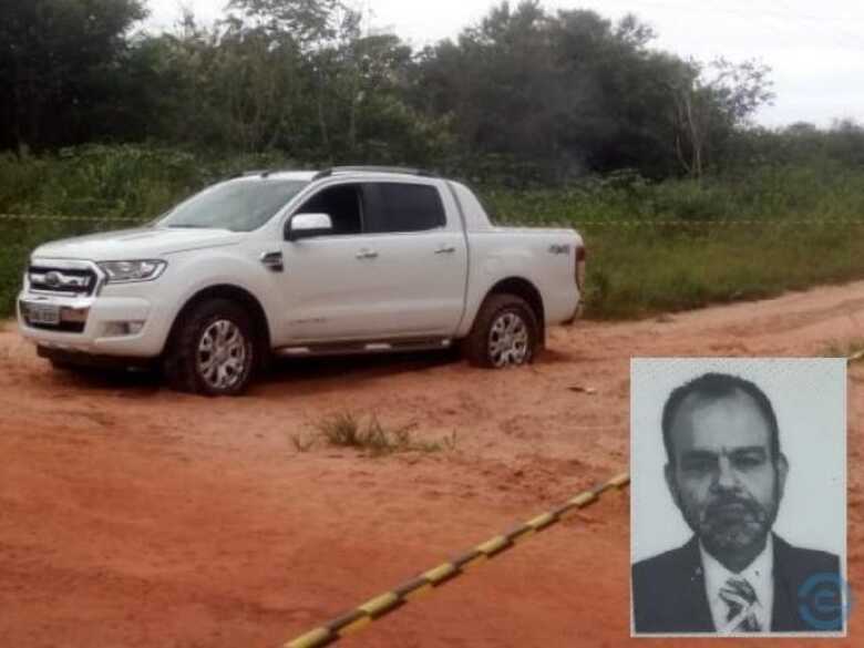 O advogado Carlos Cesar Menezes foi encontrado morto dentro de uma caminhonete Ford Ranger, em Coxim