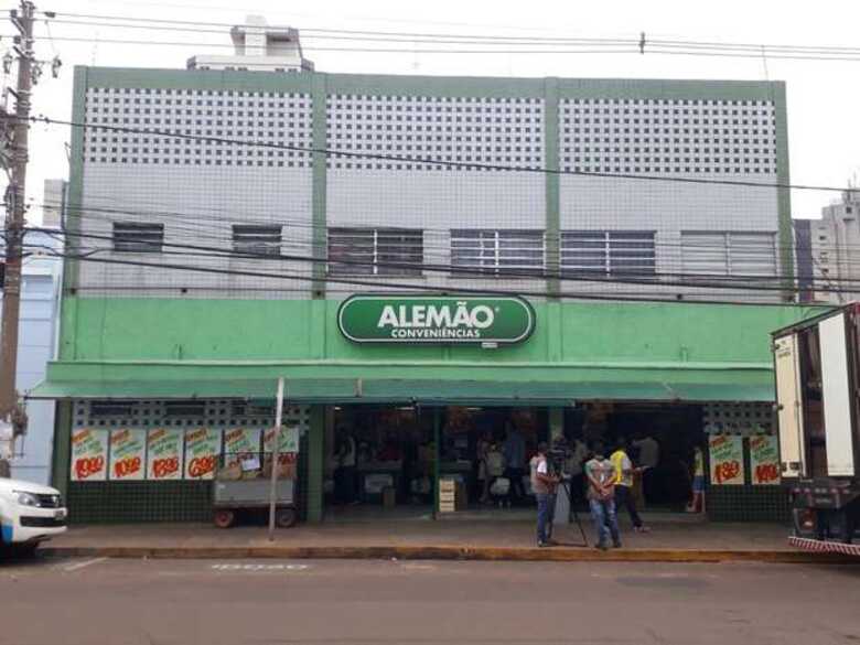 O Alemão Conveniências recebeu notificações por armanezamento irregular e comercialização de produtos vencidos