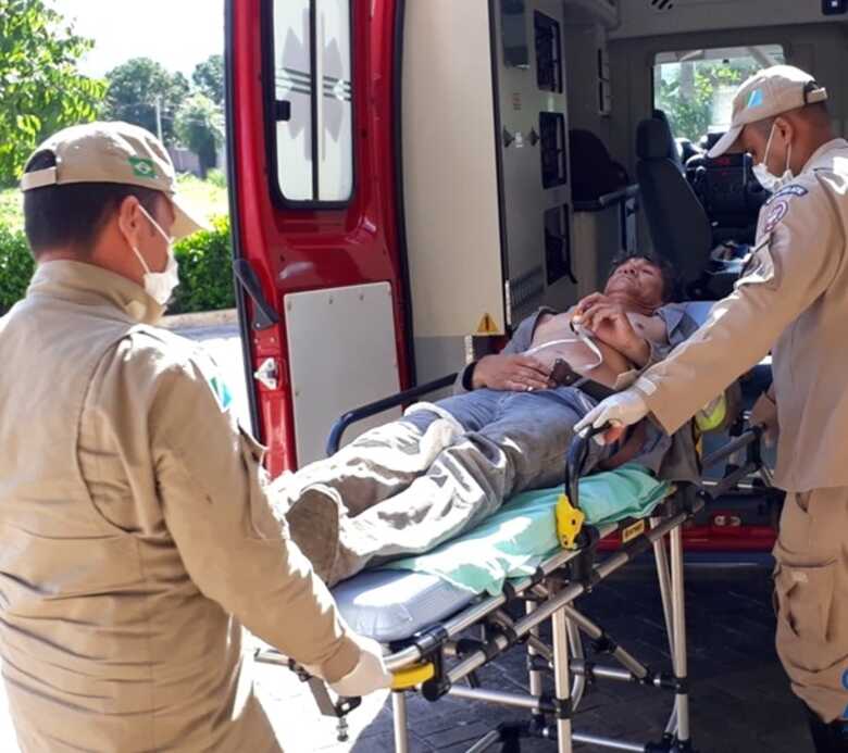 Jonas do Carmo Dantas, 59 anos, foi socorrido depois de ser picado por uma cobra nesta terça-feira