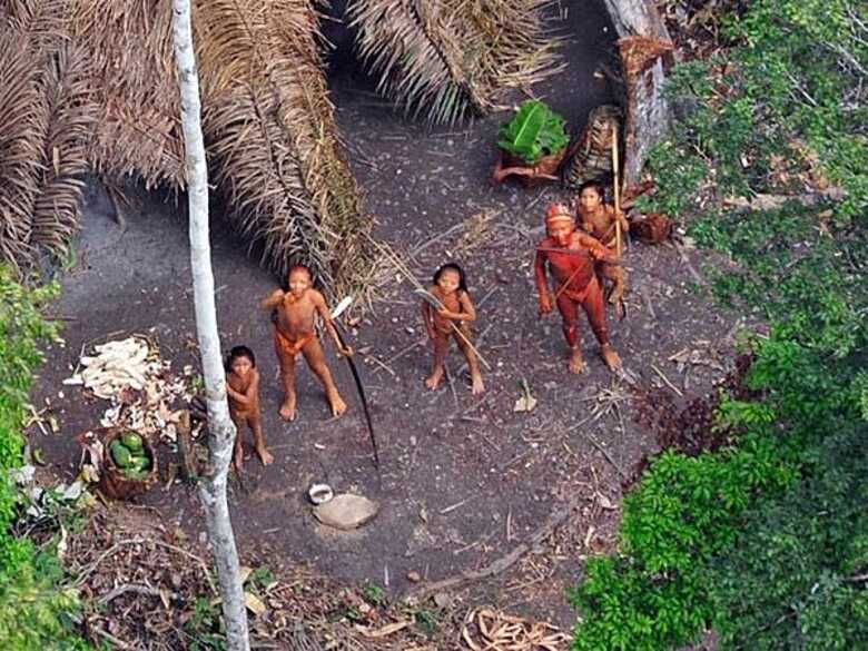 Homens armados atacaram um grupo na reserva de índios isolados