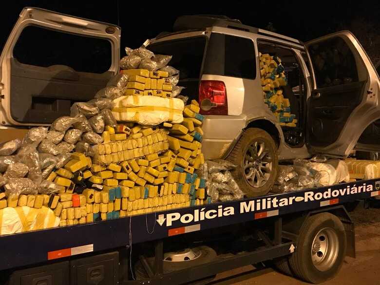 Conforme a Polícia Militar Rodoviária (PMR), os tabletes de maconha pesaram 710 quilos e os pacotes de skank 42 quilos