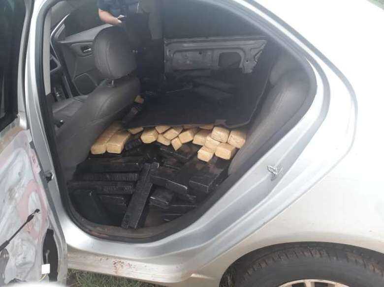 Polícia Rodoviária Federal apreendeu 623 kg de maconha e 50 munições em rodovia