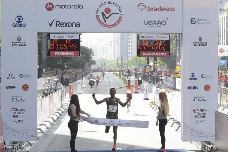 O etíope venceu a prova masculina com 45 minutos e cinco segundos; a queniana venceu a prova feminina com 50 minutos e dois segundos