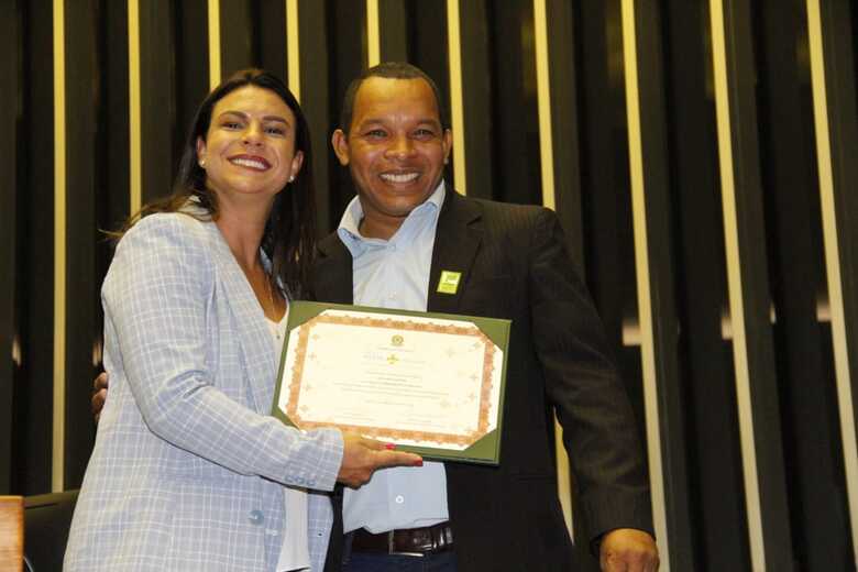 Joel Lídio recebeu o prêmio Brasil Mais Inclusão na Câmara Federal