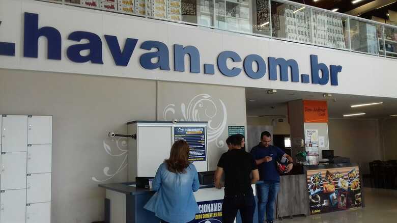 Após denúncias, cobrança irregular do estacionamento da Havan é suspenso