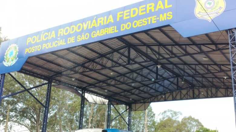 O acidente aconteceu próximo ao posto da PRF em São Gabriel do Oeste