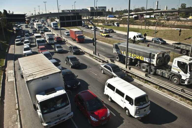 Pessoas que forem pegas em flagrante, no contrabando, e não tiverem habilitação, serão proibidas de solicitar o documento por cinco anos