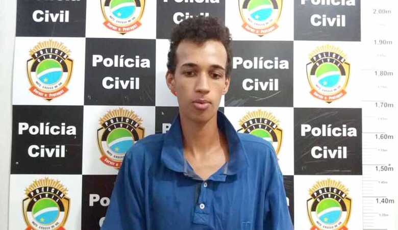 Renan Marques foi preso depois que a polícia o identificou por um documento encontrado junto com os aparelhos