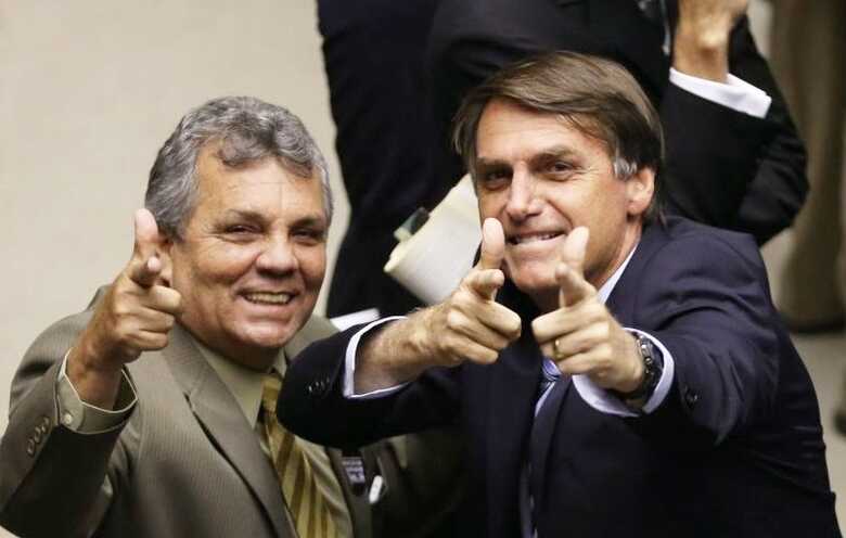 Durante a reunião, Fraga e Bolsonaro falaram sobre incluir no decreto, anistia de armas irregulares no país