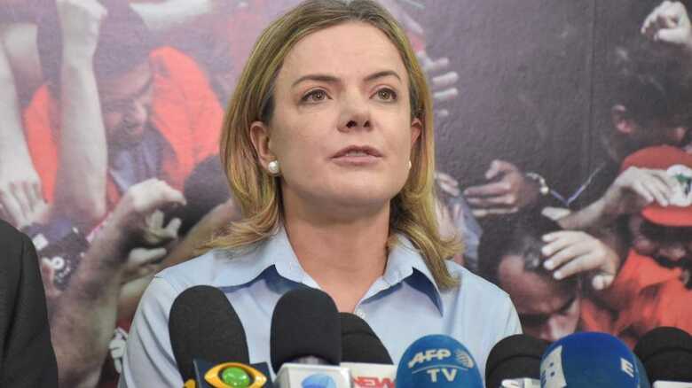 A deputada eleita Gleisi Hoffmann estará em Caracas, na posse de Maduro