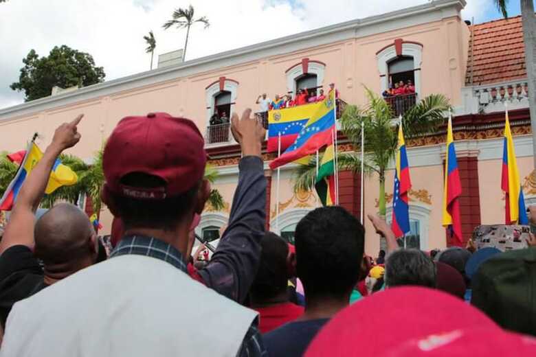 O presidente Nicolás Maduro fez seu discurso durante manifestação de apoiadores na sede do governo venezuelano
