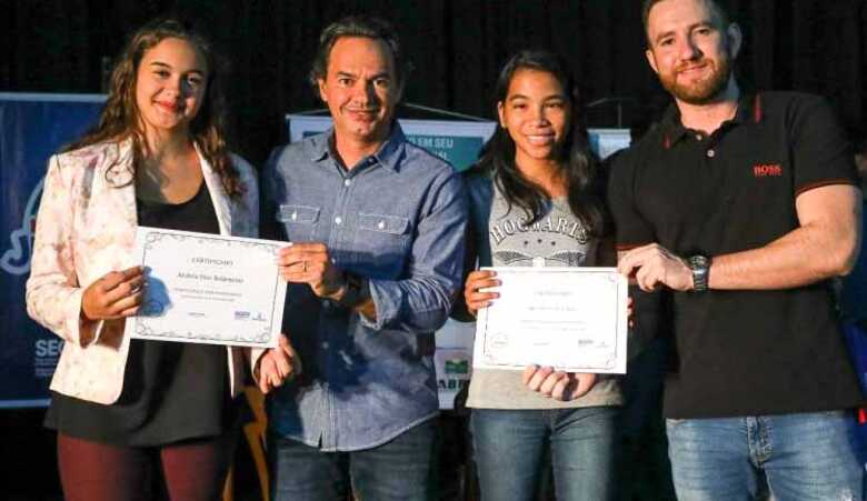 O curso intitulado "Escola de Vencedores" faz parte do programa "Levanta Juventude" que já capacitou mais de 4 mil jovens