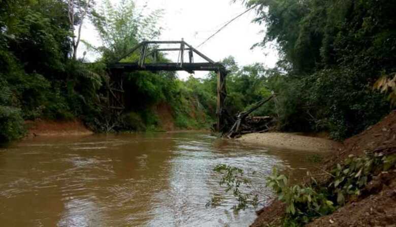 Ponte sobre o rio salobra, localizada na zona rural de Bodoquena