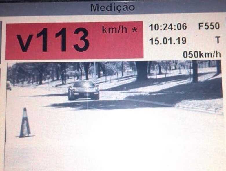 Porshe foi "capturado" seguindo a 113 km/h em plena Afonso Pena