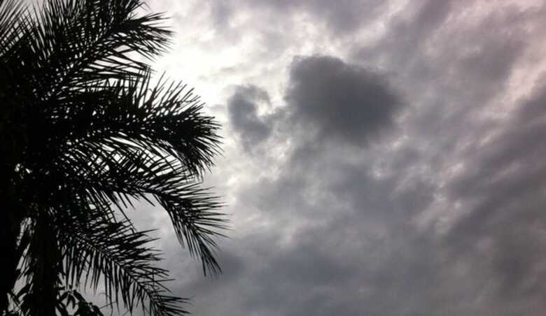 Em MS o céu fica parcialmente nublado com pancada de chuva isolada
