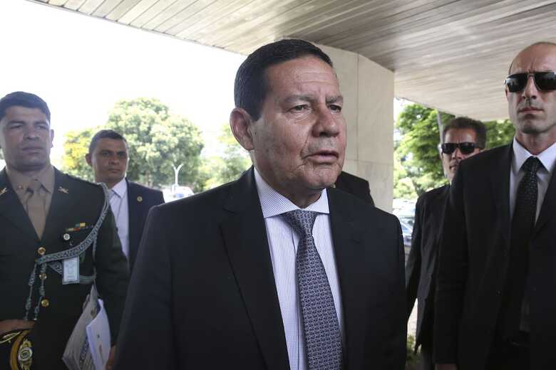 “Agora, tem que punir mesmo, punir mesmo”, disparou o general Hamilton Mourão