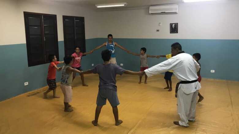 Luta é uma das oficinas oferecidas pelo projeto