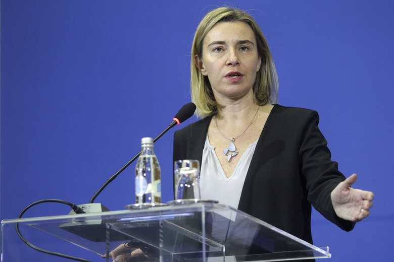 A diplomata Federica Mogherini defende a não intervenção no país