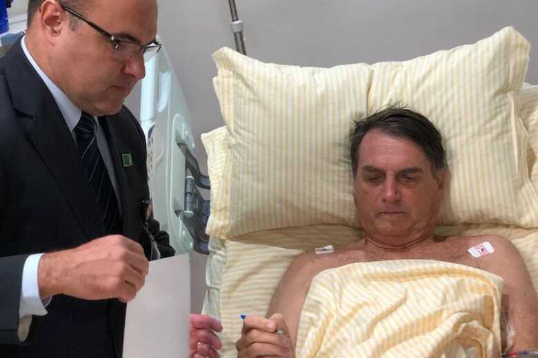 O presidente Jair Bolsonaro continua internado no hospital