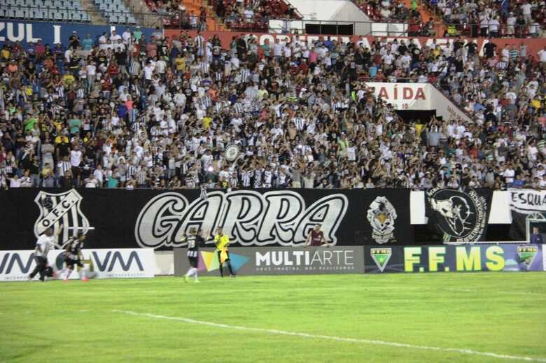 Torcedores do Galo acompanhando o time no estádio Morenão