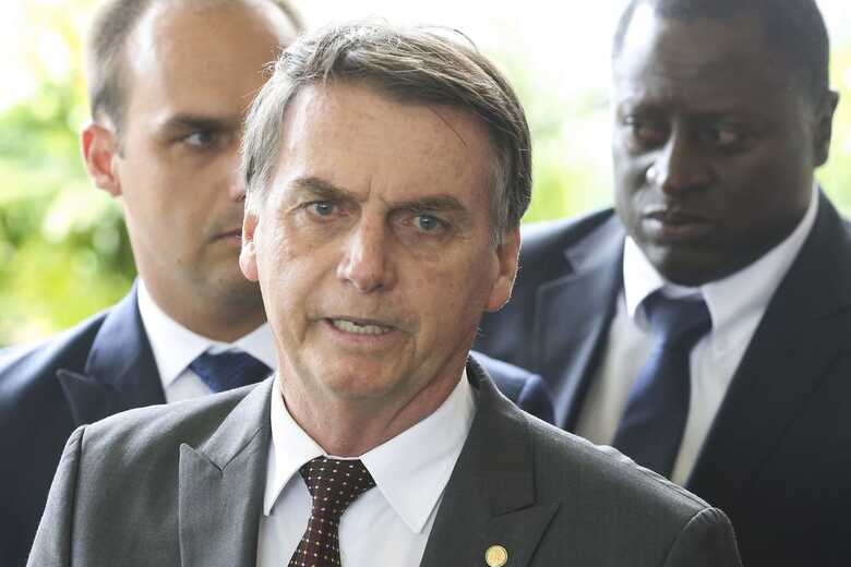 “Começamos mais uma quinta-feira combatendo o bom combate”, escreveu Jair Bolsonaro no Twitter