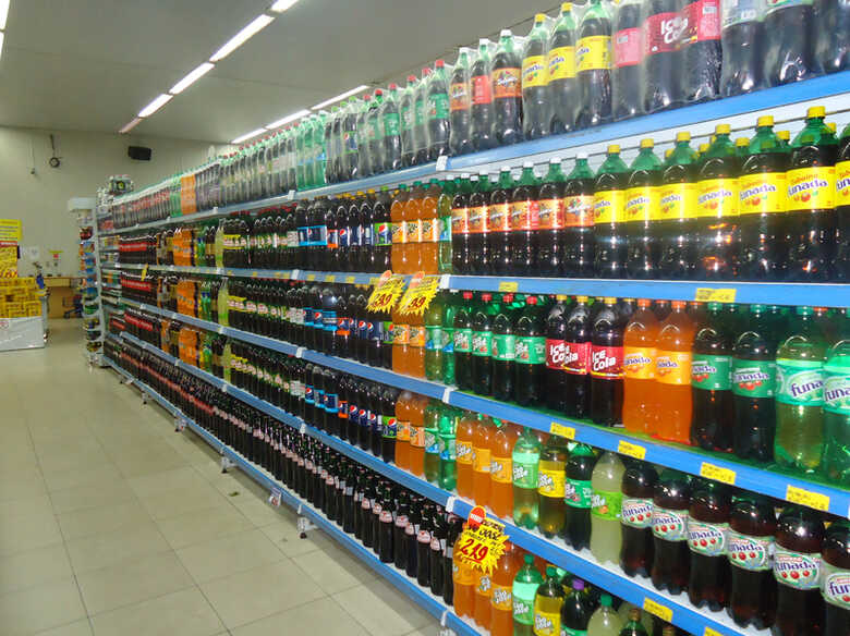 Refrigerante é um dos produtos mais procurados nessa época de calor intenso