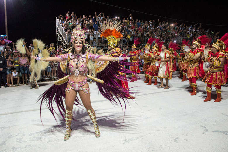 Nove escolas de samba desfilam em grupo único esse ano