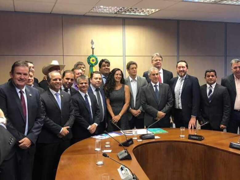 Coronel David em reunião com prefeitos e com ministro do meio ambiente, Ricardo Salles