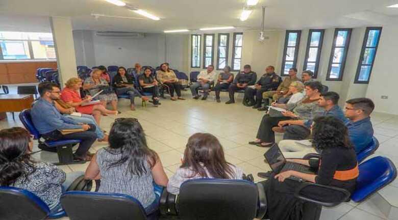 Em reunião, representantes das entidades envolvidas para definir quais ações serão adotadas