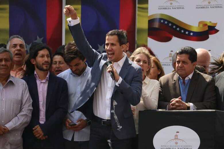 Guaidó se autoproclamou presidente interino da Venezuela, no lugar de Nicolás Maduro