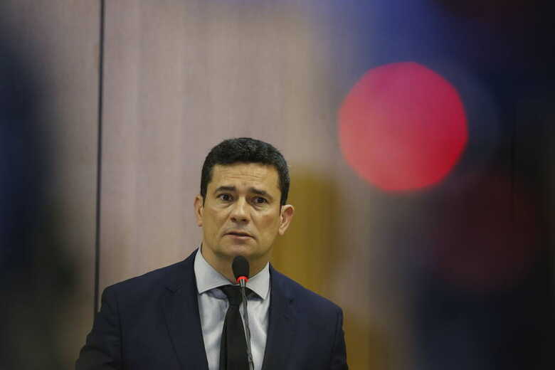 Pacote de "lei anticrime" do ministro Sergio Moro, deve retirar a criminalização do "Caixa 2" do texto